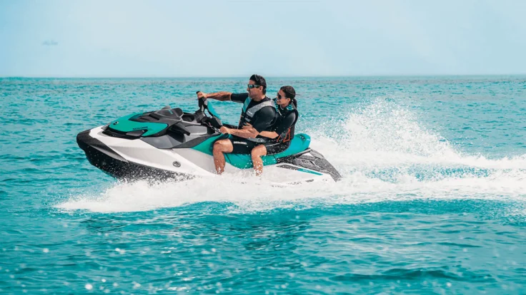 ¿Hasta dónde puedes alejarte de la costa con una moto náutica?
