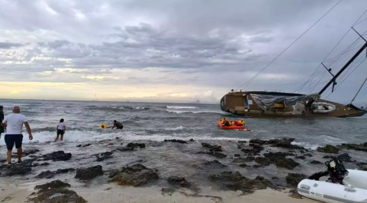 Barco varado en Formentera / Pilar Martinez