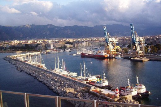 La UE establece una nueva tarifa portuaria para proteger el mar