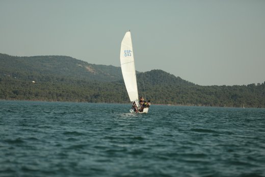 Cómo empezar a navegar a vela cuando nunca has tocado una driza