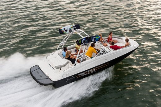 Bayliner 215 Deck Boat