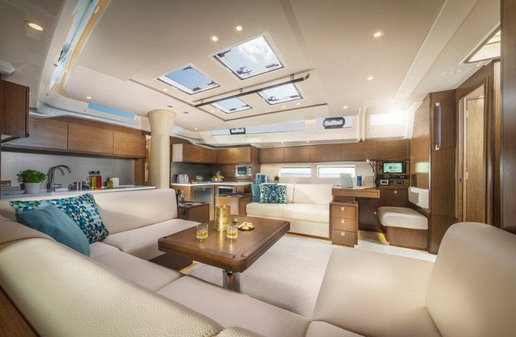 bavaria-sy-cline-c57-interior