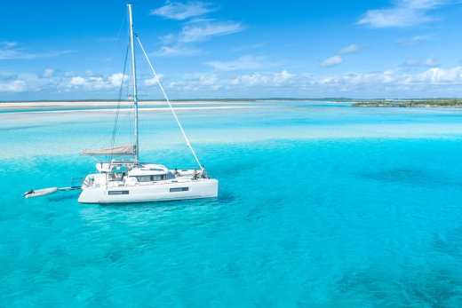 Diez destinos para navegar en catamarán con todo incluido