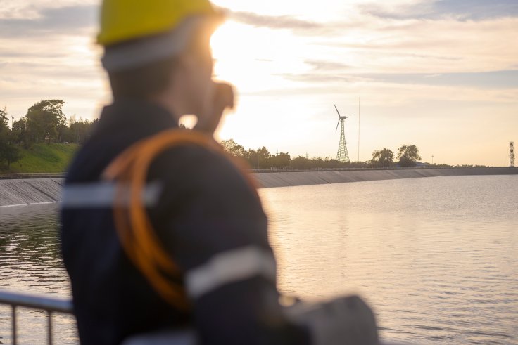 Recibe formación profesional en Suiza