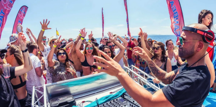 Fiesta en barco en Ibiza