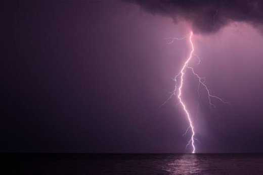 ¿Qué pasa cuando cae un rayo en el barco?