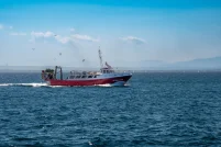 ¿Cómo puedo trabajar en un barco pesquero?