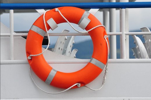 Equipamiento de seguridad náutica que debes llevar en un barco