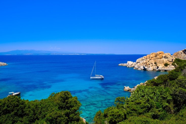 viaje-catamaran-costa-esmeralda-cerdena