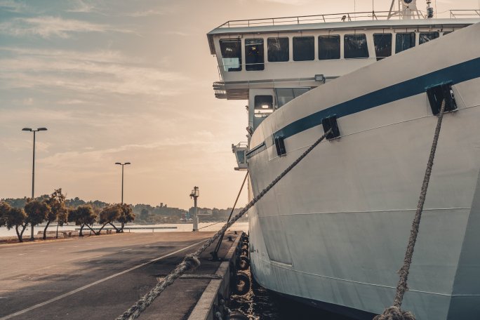 ¿Por qué se siguen usando las amarras en los barcos modernos?