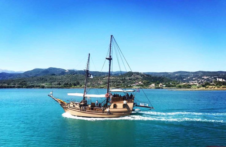Navega por islas Jónicas en galeón corsario