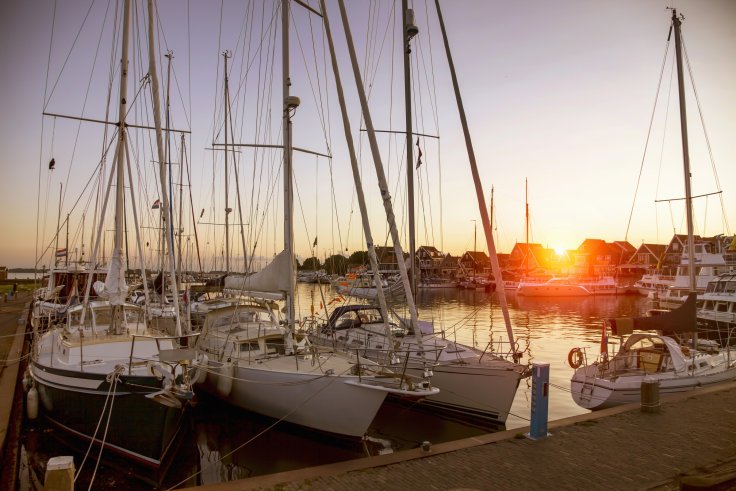 marina-yachts-at-sunset-vollendam-netherlands-2024-11-03-03-10-54-utc