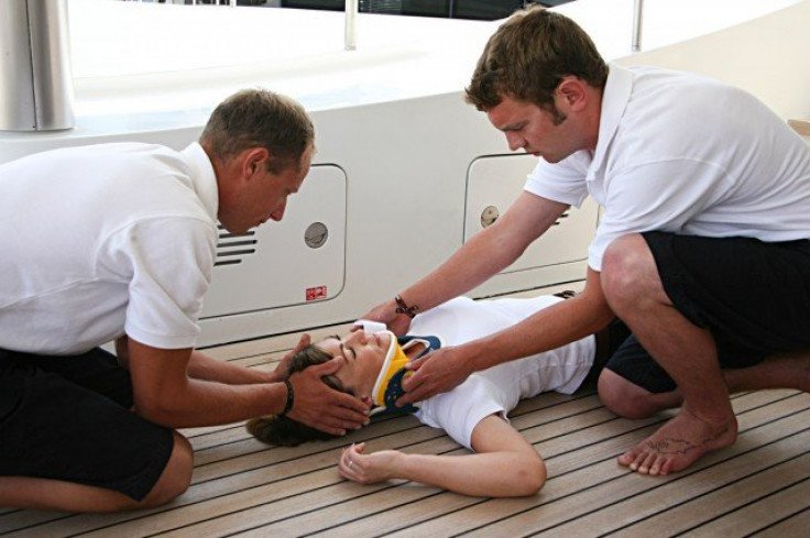 crew-assistance-on-yacht-640x426