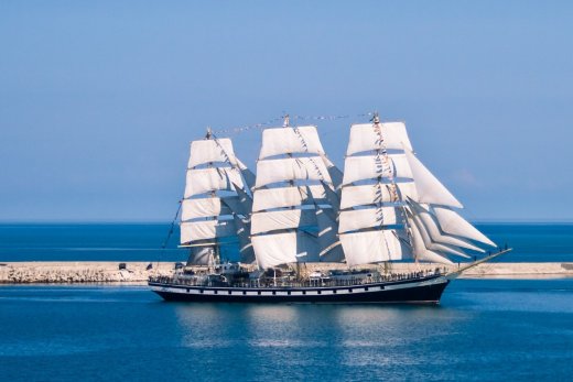 5 razones por las que las Armadas del mundo siguen formando marinos en buques a vela