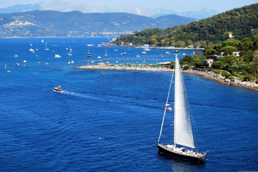 Los mejores destinos para alquilar un barco este verano