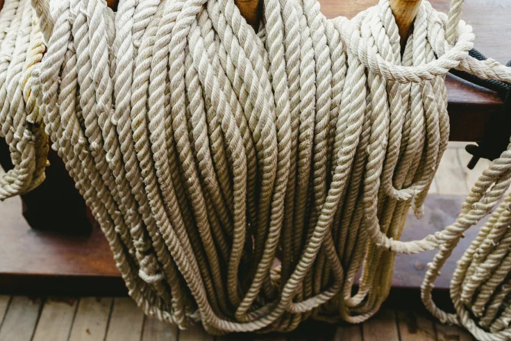 knotted-boat-ropes-to-hold-sails-2024-10-18-12-31-14-utc